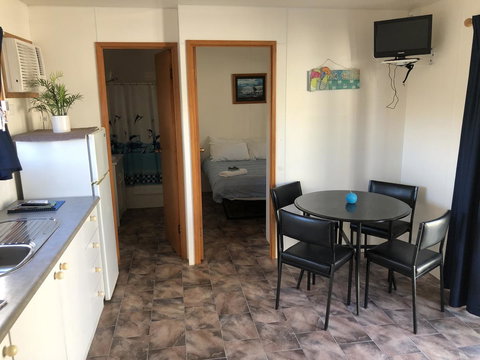 Rocks Retreat Cabin - Dolphin - Goulburn Accommodation 4