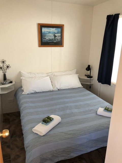 Rocks Retreat Cabin - Dolphin - Goulburn Accommodation 5