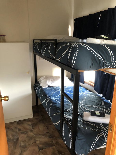 Rocks Retreat Cabin - Dolphin - Goulburn Accommodation 3