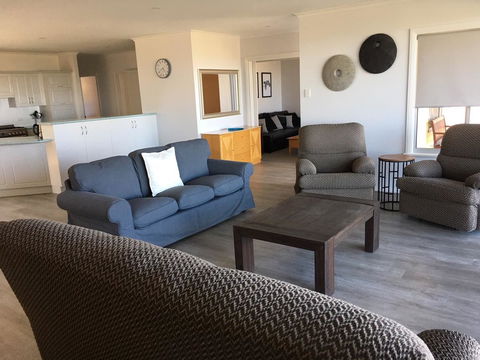 Emu Bay Holiday Homes - Goulburn Accommodation 30