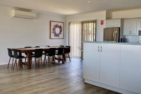 Emu Bay Holiday Homes - Goulburn Accommodation 17