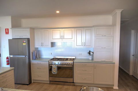 Emu Bay Holiday Homes - Goulburn Accommodation 22