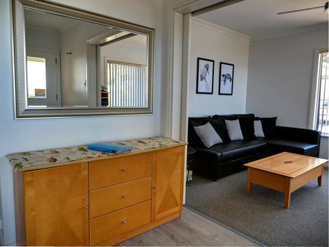 Emu Bay Holiday Homes - Goulburn Accommodation 24