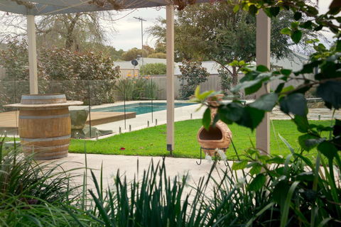 29 Jane - Goulburn Accommodation 0