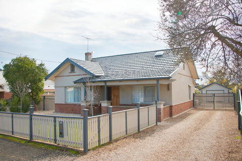 29 Jane - Goulburn Accommodation 9