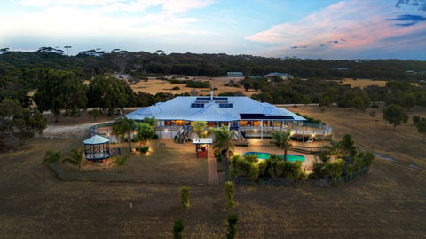 Doyles On The Bay - Goulburn Accommodation 0