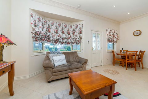 Barossa Vineyard Cottages - Goulburn Accommodation 17