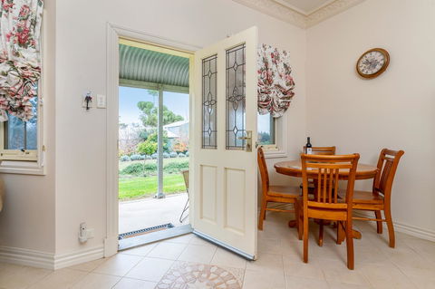 Barossa Vineyard Cottages - Goulburn Accommodation 19
