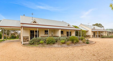 Barossa Vineyard Cottages - Goulburn Accommodation 24