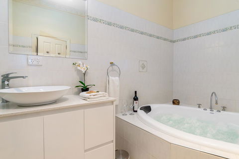 Barossa Vineyard Cottages - Goulburn Accommodation 13