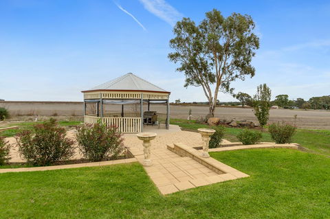 Barossa Vineyard Cottages - Goulburn Accommodation 25