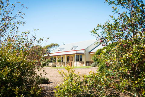 Barossa Vineyard Cottages - Goulburn Accommodation 2