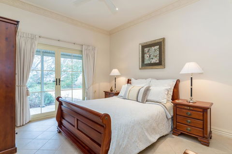 Barossa Vineyard Cottages - Goulburn Accommodation 12