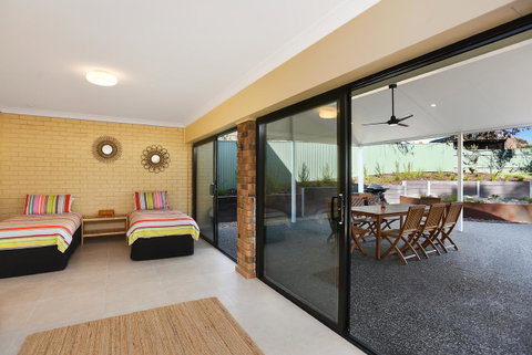 Port Of Call - Port Willunga - C21 SouthCoast Holidays - Goulburn Accommodation 22