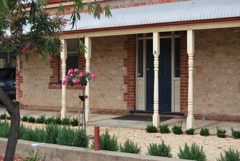 Jacaranda Cottage - Goulburn Accommodation 13