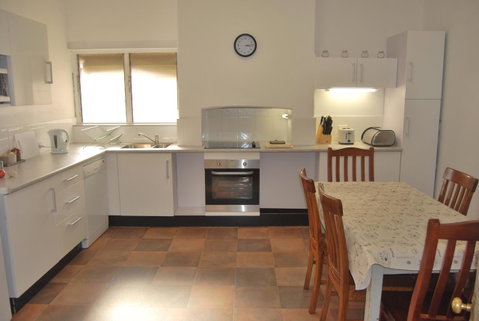 Jacaranda Cottage - Goulburn Accommodation 3