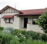 Mataro Cottage - Goulburn Accommodation