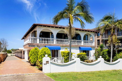 OCEAN BREEZE MOTEL - Goulburn Accommodation 0