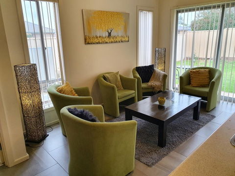 Explore Adelaide, Gawler, The Barossa And Clare Valleys All-in-one - Goulburn Accommodation 1