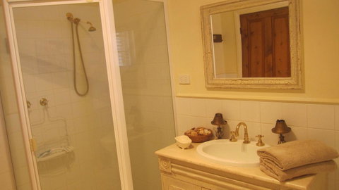 Gainsborough Cottage - Goulburn Accommodation 8