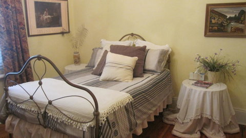 Gainsborough Cottage - Goulburn Accommodation 9