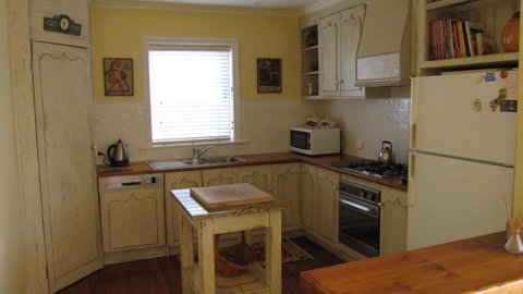 Gainsborough Cottage - Goulburn Accommodation 10