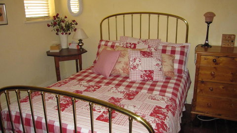 Gainsborough Cottage - Goulburn Accommodation 3