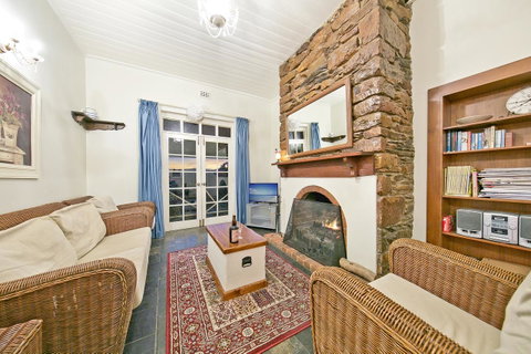 Vineyard Cottage BnB - Goulburn Accommodation 3