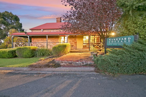 Vineyard Cottage BnB - Goulburn Accommodation 8