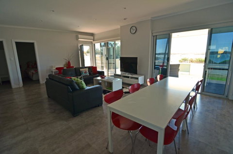 Beachview - Goulburn Accommodation 6