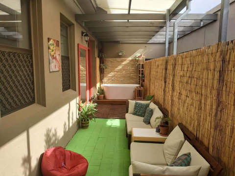Diamond On Olive - Goulburn Accommodation 0