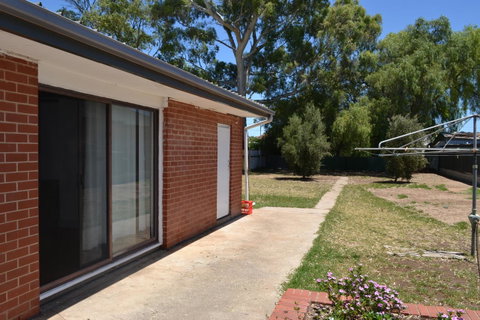 Prospect Holiday House - Goulburn Accommodation 8