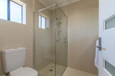 Mick O\'Sheas - Goulburn Accommodation 24
