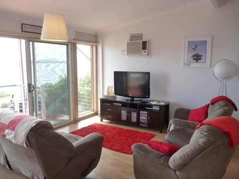 Seascape - Goulburn Accommodation 5