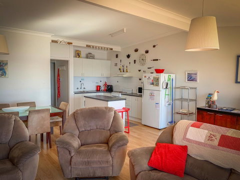 Seascape - Goulburn Accommodation 6