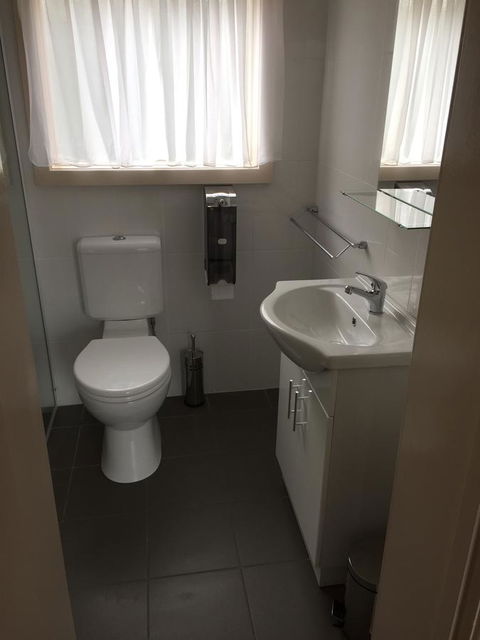 Blue Lake Motel - Goulburn Accommodation 18