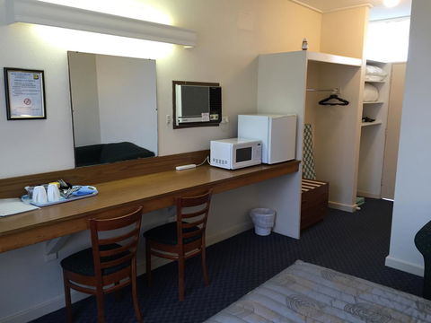 Blue Lake Motel - Goulburn Accommodation 3