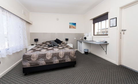 Blue Lake Motel - Goulburn Accommodation 4