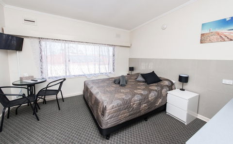 Blue Lake Motel - Goulburn Accommodation 7