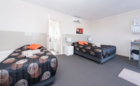 Blue Lake Motel - Goulburn Accommodation 1
