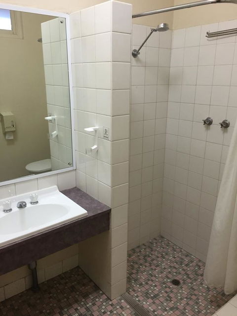 Blue Lake Motel - Goulburn Accommodation 21