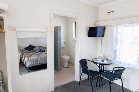 Blue Lake Motel - Goulburn Accommodation 6