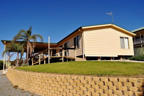 Baywatch - Goulburn Accommodation 14