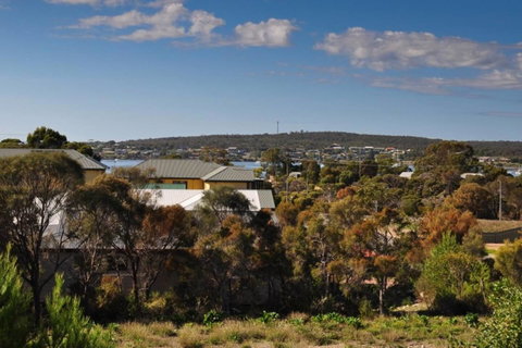 Baywatch - Goulburn Accommodation 7