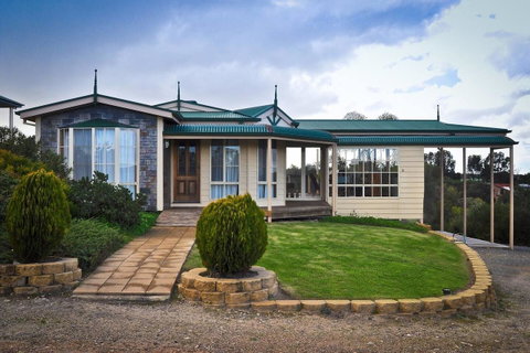 Baywatch - Goulburn Accommodation 12