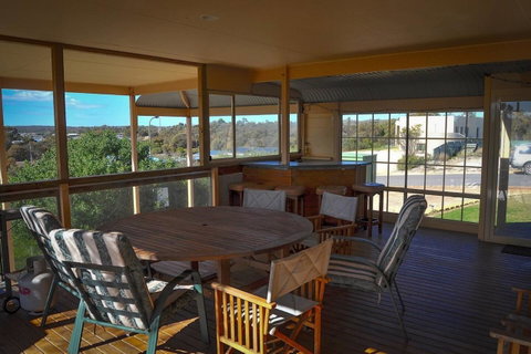 Baywatch - Goulburn Accommodation 0