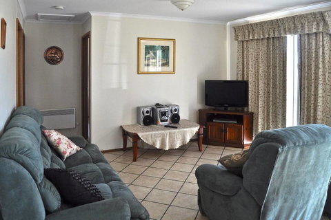 Baywatch - Goulburn Accommodation 10