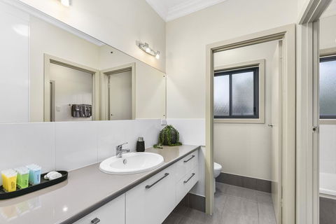 Accommodation On Lansell 2 - Goulburn Accommodation 10