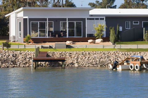 Villa Serra - Goulburn Accommodation 11