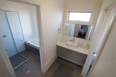 Villa Serra - Goulburn Accommodation 10